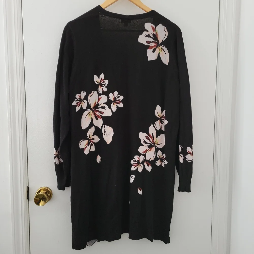 Avenue || (18/20)  Black Floral Print Open Front Sweater Cardigan - Picture 3 of 4